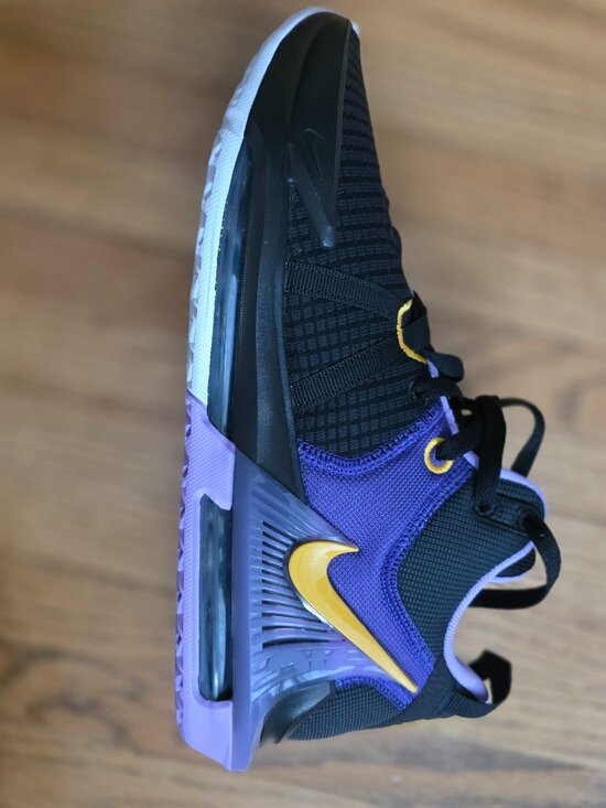 Lebron Witness VII main image 4